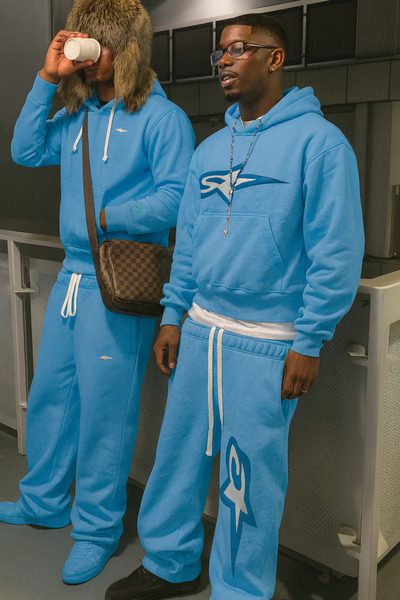 CLASSY.MODA Unisex Σετ αθλητικής φόρμας με κουκούλα με 3 κλωστές με τσέπες καγκουρό, πολύχρωμο λογότυπο με στάμπα σε casual στυλ