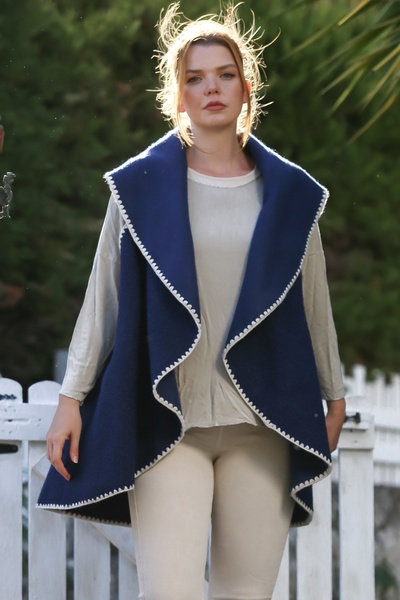 Chiccy Italian Navy Blue Shawl Collar Sleeveless No Closure No Pockets Shepherd Stitching Cashmere Oversized Woven Vest 70 70