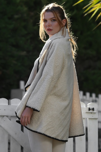 Chiccy Italian Cream Shawl Collar Long Sleeve Unlined Shepherd Stitch Oversized Woven Jacket 77 66