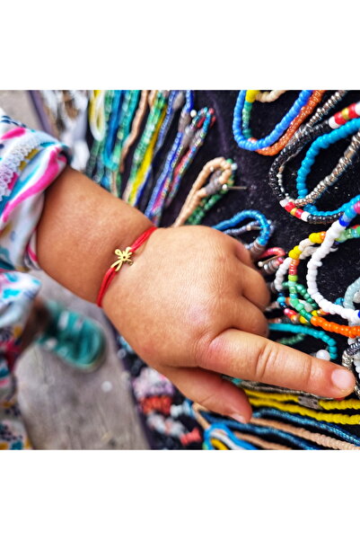 Wild Bracelets Bratara bebe din aur 14k cu charm cruciulita, reglabila din snur rosu de matase lucrate 100% manual