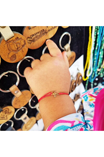 Wild Bracelets Bratara bebe din aur 14k cu charm cruciulita, reglabila din snur rosu de matase lucrate 100% manual