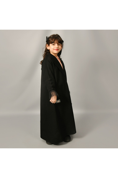 lamha abaya عبايه زهره لمحه رقم 4 سوداء بأكمام دانتيل و أزرار مغلقة بطقطق