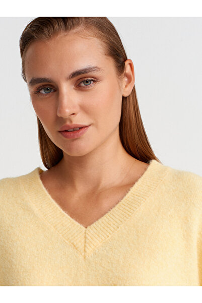 Dilvin 10645 V Yaka Yumuşak Dokulu Triko Kazak-Açık Sarı
