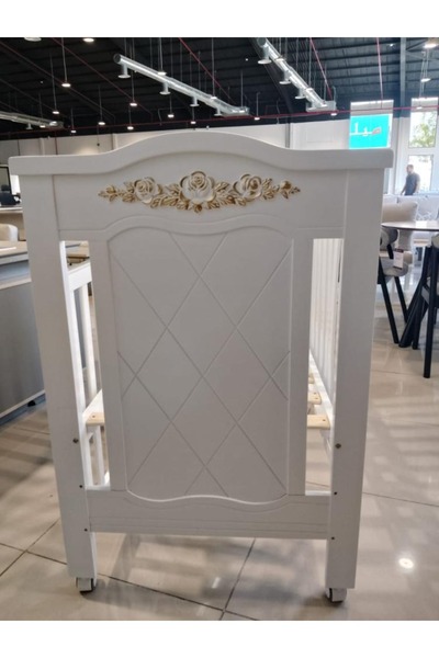 DEC34 A luxurious and distinctive baby bed for your child