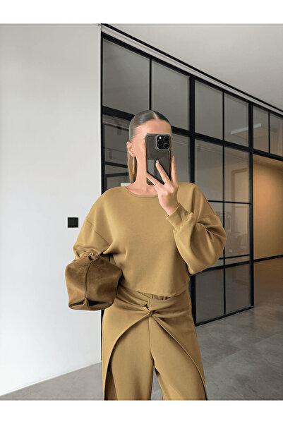 BB Bensu Buyruk SET MODAL VERDE ULEI, CU PIELE DE PIELE DESCHISĂ LA SPATE, CU PANTALONI CU NODURI