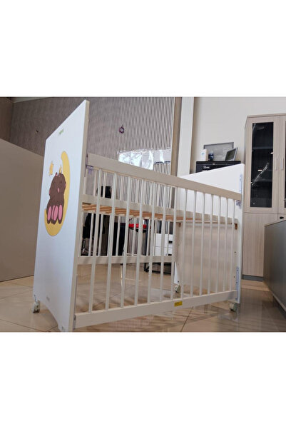 DEC34 A baby bed that ensures a peaceful and safe sleep for your child.