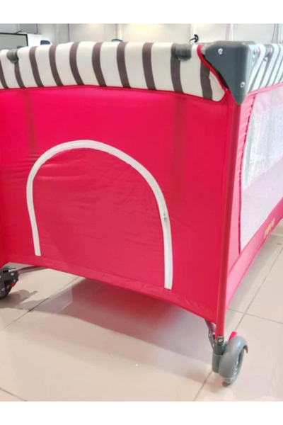 DEC34 Foldable baby bed with a distinctive design