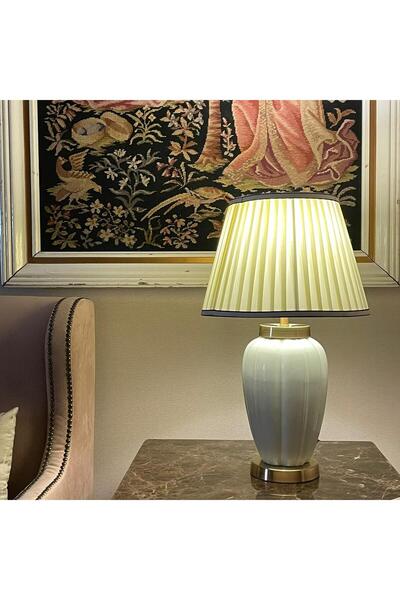 Shihon Shehon table lamp with a stylish and modern design