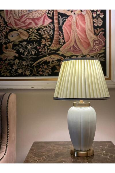 Shihon Shehon table lamp with a stylish and modern design