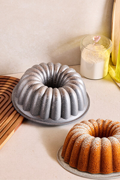 Perotti Cake Pro Cast Silver Cake Mold with Slices