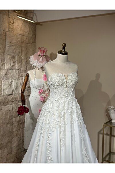 MODA Yırtmaç Detay Uzun Kuyruk-3D Çiçekli-İncili Gelinlik