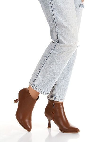 LACCE-UP Sivri Burun Cilt Yandan Fermuarlı Kadeh Ökçe Kadın Bot