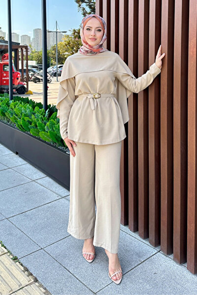 Ovn. Costum cu pelerină cu centură - Bej