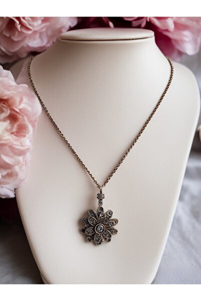 FAYRA ACCESSORIES Zirkon Taşlı Çiçek Figürlü Kolye