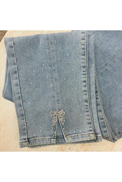 LA CARTE بنطلون جينز طويل بحجر اللؤلؤ باللون الأزرق الفاتح