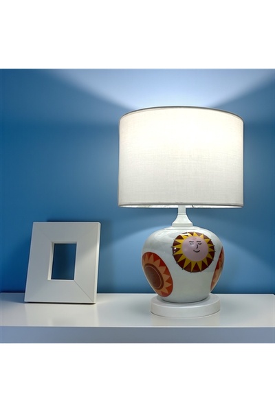 Shihon Shehon table lamp with a stylish and modern design