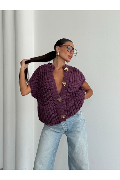 buqre's moda Knitted Big Button Sweater Vest