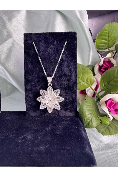 Sahra Gümüş lotus çiçeği tasarımlı el işi telkari gümüş kolye