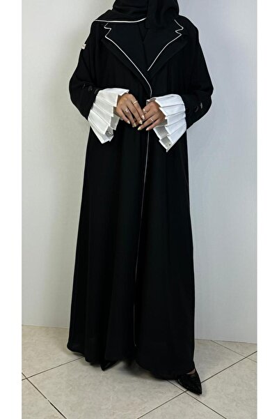 REİNA Internet crepe abaya with a blazer cut, white outline, and pleats on the sleeves