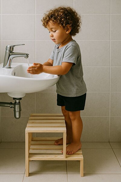 Baybars Ahşap 2 Basamaklı Ahşap Çocuk Lavabo Önü veya Klozet Önü Yükseltici Ürün Kuruludur.