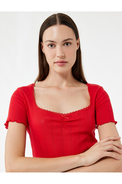 Koton Pamuklu Büzgülü Slim Fit Kısa Kollu Kare Yaka Tişört