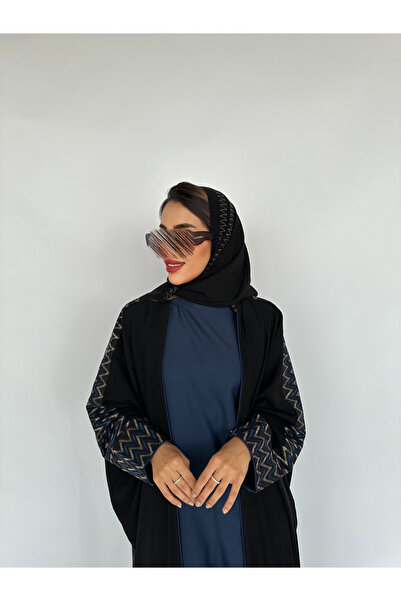 outline Black abaya bisht with embroidery on the sleeves