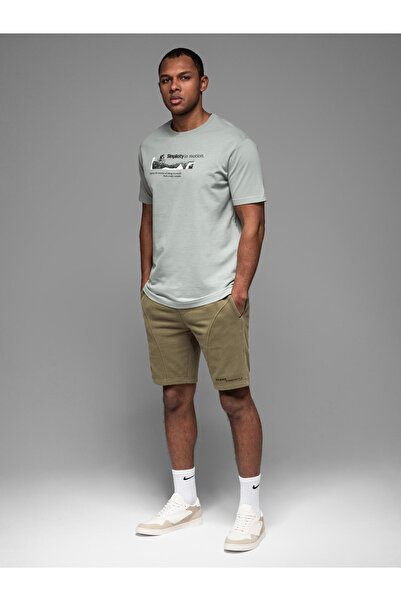 OMBRE Εφαρμοστό ανδρικό κοντό σορτς με στάμπα - λαδί V4 OM-SRSK-0138 S