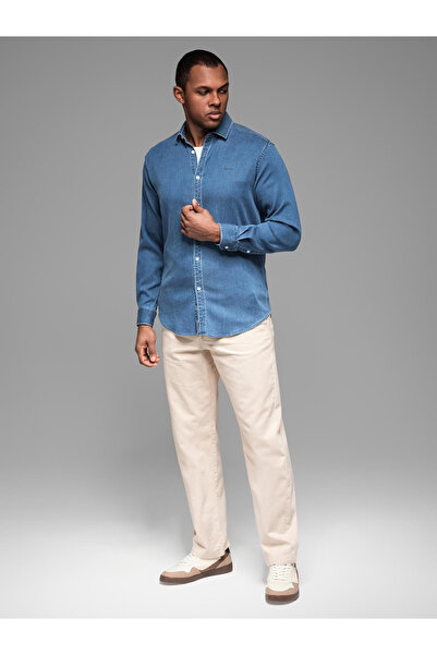 OMBRE Cămașă bărbătească din denim cu lyocell și broderie pe piept - albastră V2 OM-SHDS-0180 S