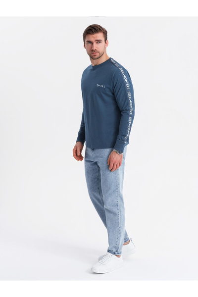 OMBRE Pánské bavlněné tričko s dlouhým rukávem a výstřihem do U, lemováním a potiskem na hrudi - tmavě modré V1 OM-LSCL-0127 XXL