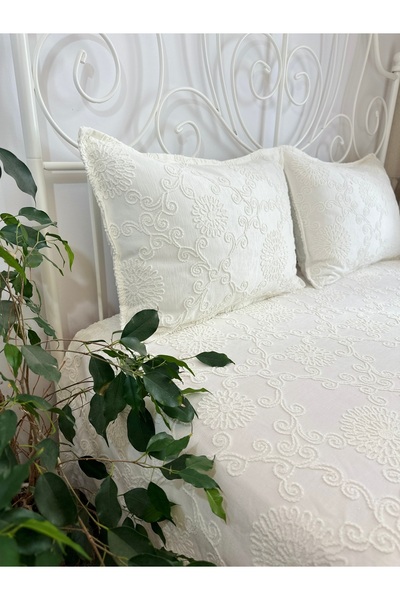 Decamor home Μαξιλαροθήκες με λεπτομέρεια κεντήματος σε ανοιχτό λευκό χρώμα 2 τεμάχια 65 x 45 εκ.