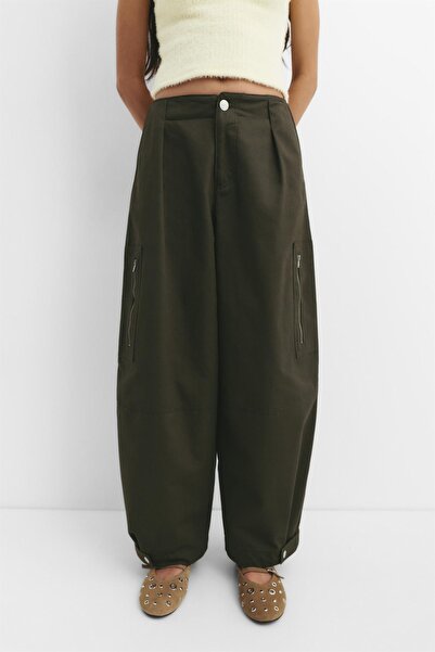 Pull & Bear Pleated balloon fit cargo trousers