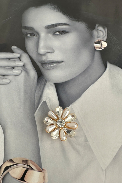 Modex Oval İnci Ve Taş Detay Çiçek Formunda Gömlek Ve Kol Düğmesi Broş (2cm)