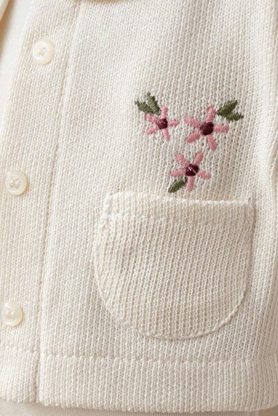 Banamio طقم ثلاثي من تريكو القطن بتفاصيل ياقة مولي مسلين وكارديجان مطرز بالزهور وحذاء قصير