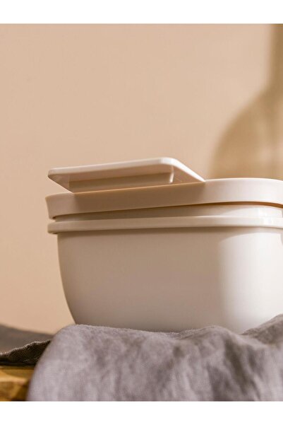 LC Waikiki حاوية تخزين طعام مع غطاء قفل وشوكة وملعقة (W5)