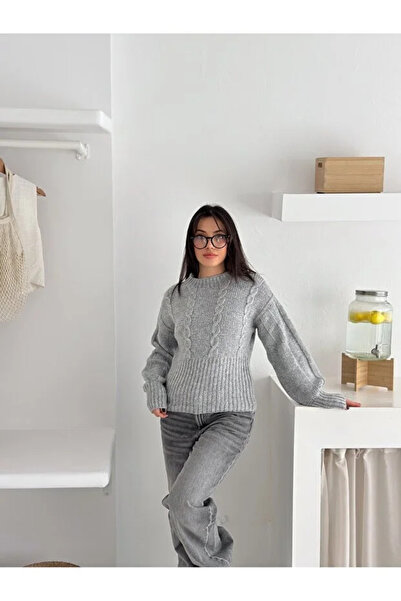 Vionne سترة تريكو بياقة دائرية ذات نسيج ناعم ونمط محبوك