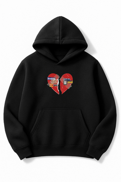 Altair Tr سويت شيرت أسود قصة فضفاضة بيسك للجنسين من Breaking Hearts مطبوع بغط...