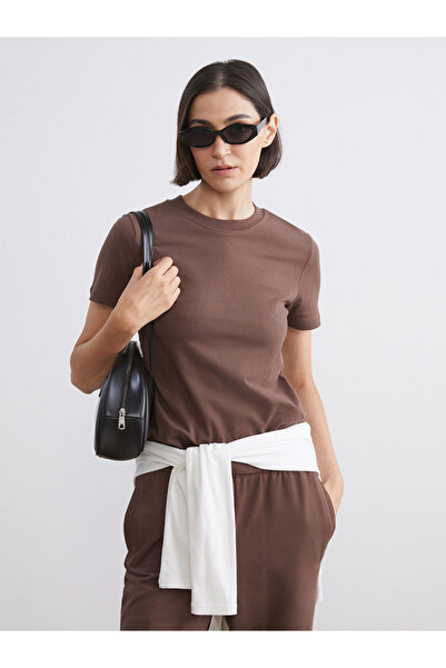 LC Waikiki ESVAB • Modern & Seçkin Sıfır Roba Yaka Kadın T-shirt