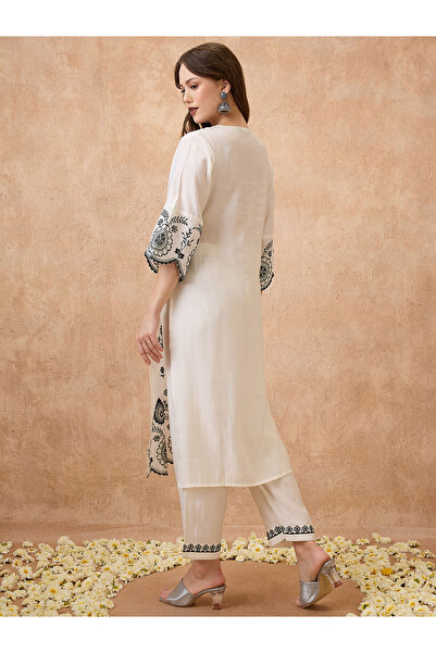 Globus By Styli Women Off-White Scalloped Hem Embroidered Kurta and Straight Pant Set