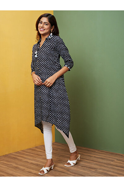 Globus By Styli Women Black Printed Shirt Collar A-Line Kurta