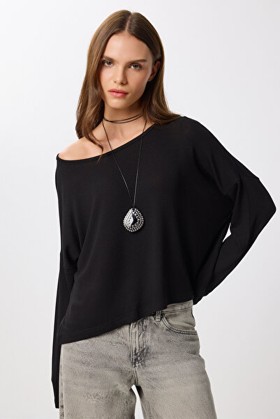 Lovelyİstanbul بلوزة فيسكوز برقبة قاربية LEN0039 باللون الأسود