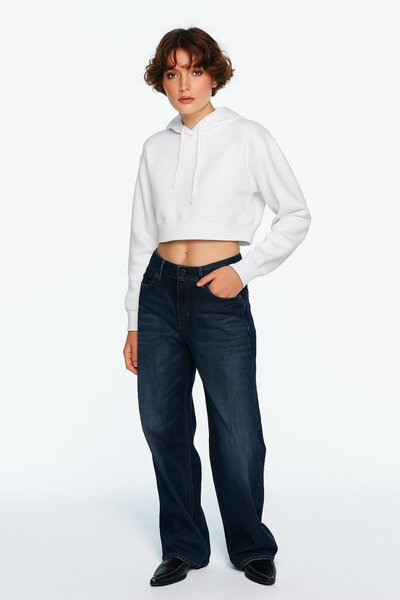 HAKKE Three Thread Hooded Crop Sweat