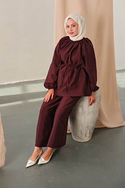 LOCCO Women's Suit with Elastic Detail at the Collar, Burgundy