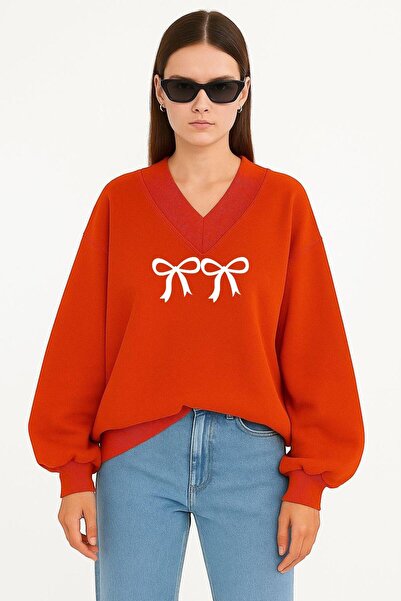 DM DOLCE MORE سويت شيرت مطبوع برقبة على شكل حرف V للجنسين من KUREDELA