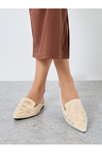 Styli حذاء ميول مخملي مطرز باللون البيج