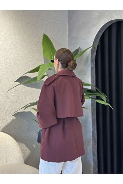 By Merve Darende Deri Kemer Detaylı Kısa Trençkot