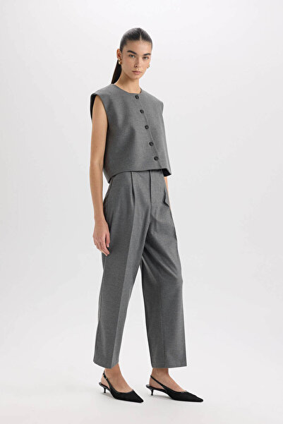 DeFacto بنطلون كاروت فيت عالي الخصر بجيوب وساق واسعة قصيرة E0573AX24AU