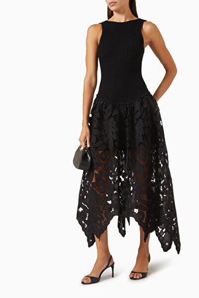 AJE Atlas Siyah Knit Midi Elbise, Romantik Feminenlik ve Modern Sanat