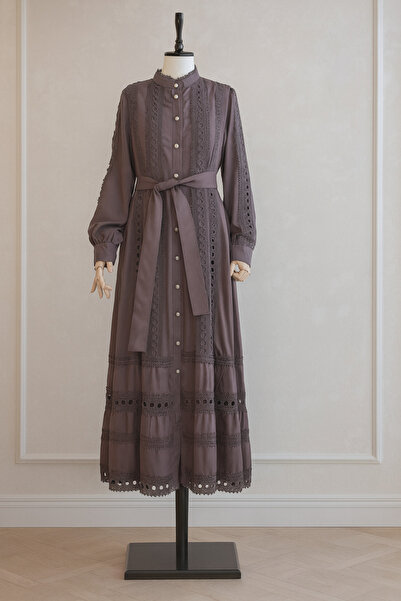 Naromi Dantel İşlemeli Kuşaklı Maxi Elbise