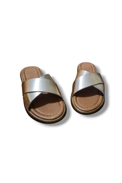 BARONES SHOES شباشب نسائية من الجلد الطبيعي بحزام متقاطع معدني برونزي