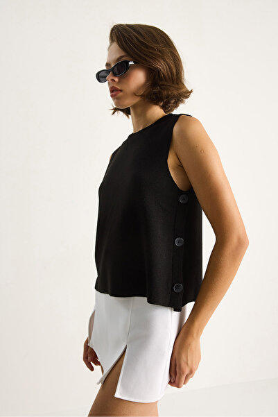 Bianco Lucci Women's Crew Neck Side Button Accessory Knitted Blouse 20247586